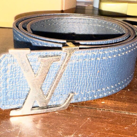 LV reversible belt! Black and Blue leather with a stunning dark grey LV logo. - Picture 3 of 3